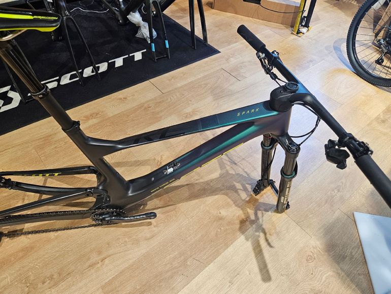 Used Scott Spark RC Team Issue AXS 2023 2023 Mountainbike, Green — image 3 of 5