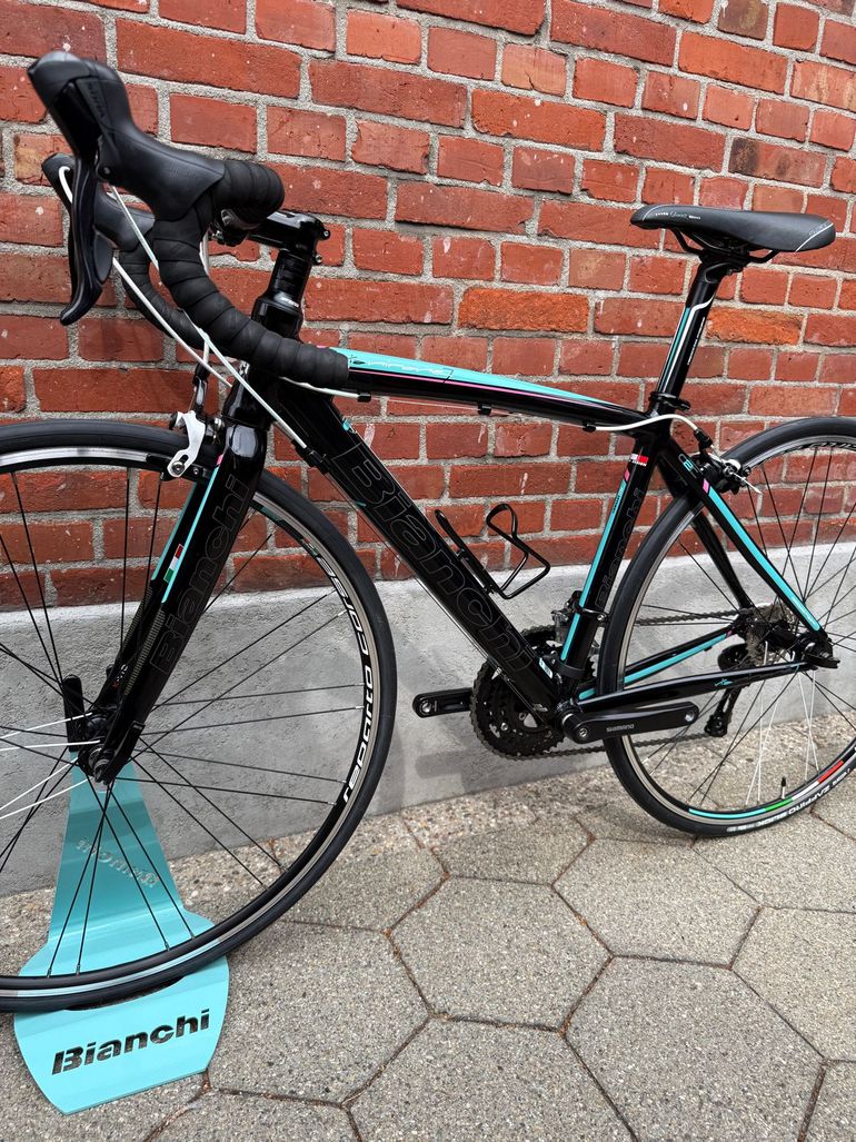 Used Bianchi Nirone Shimano Sora 2024 Road & Gravel, Black — image 12 of 14