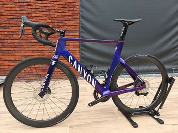 Canyon Aeroad CFR Di2 2025 2025 Road & Gravel d'occasion — image 2 sur 16