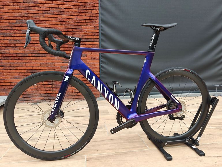 Canyon Aeroad CFR Di2 2025 2025 Road & Gravel d'occasion — image 2 sur 16