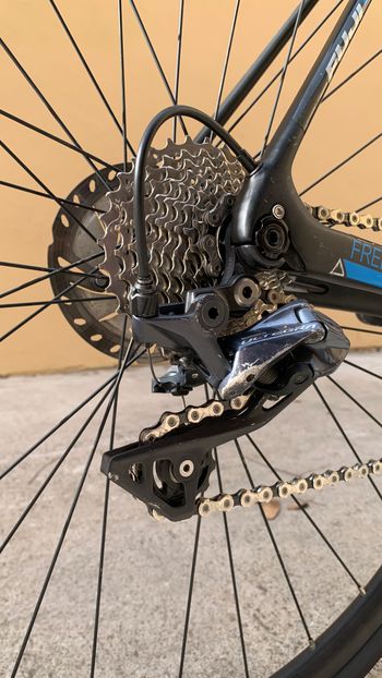 Used Fuji SL 2.1 Full Carbon Shimano Ultegra 11sp Disc - Size M 2020 Road & Gravel, Black — image 8 of 9