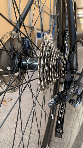 Used Fuji SL 2.1 Full Carbon Shimano Ultegra 11sp Disc - Size M 2020 Road & Gravel, Black — image 9 of 9