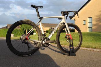 Used Trek Madone SL 7 Gen 8 2025 Road & Gravel, Light Gray — image 2 of 10