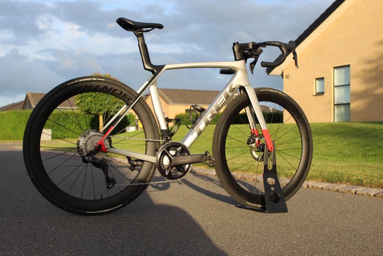 Used Trek Madone SL 7 Gen 8 2025 Road & Gravel, Light Gray — image 2 of 10