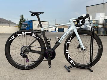 Käytetty Scott Addict SRAM Force eTap AXS 2026 Road & Gravel — kuva 1 / 8
