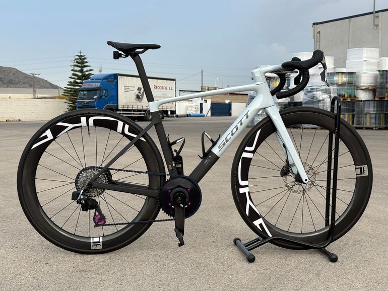 Brugt Scott Addict SRAM Force eTap AXS 2026 Road & Gravel — billede 1 af 8