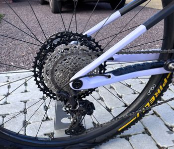 Used Orbea OIZ M-PRO 2025 2025 Mountainbike, White — image 8 of 12