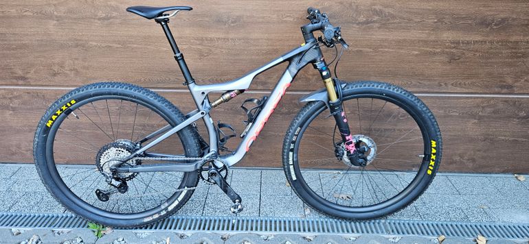 Used Orbea OIZ M PRO 2022 2022 Mountainbike, Black, 29 — image 1 of 4