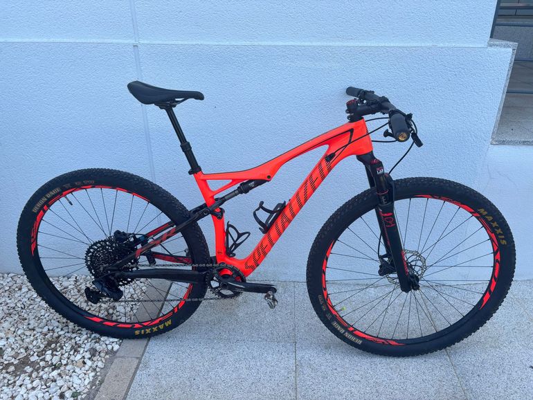 Used Specialized Epic FSR Comp Carbon World Cup 2017 2017 Mountainbike, Red, 29 — image 1 of 4