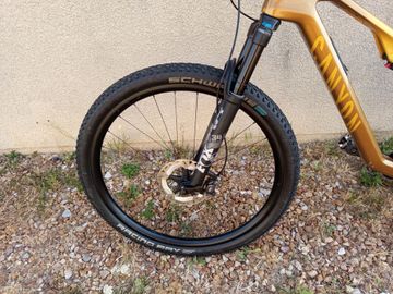 Canyon Lux Trail CF 8 2024 2024 Mountainbike usato, Arancione — immagine 4 di 13