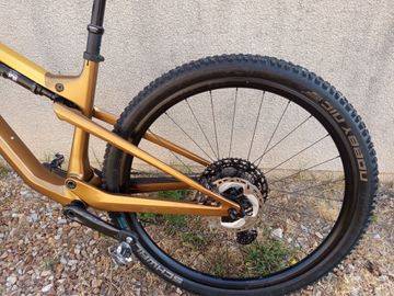 Canyon Lux Trail CF 8 2024 2024 Mountainbike usato, Arancione — immagine 3 di 13