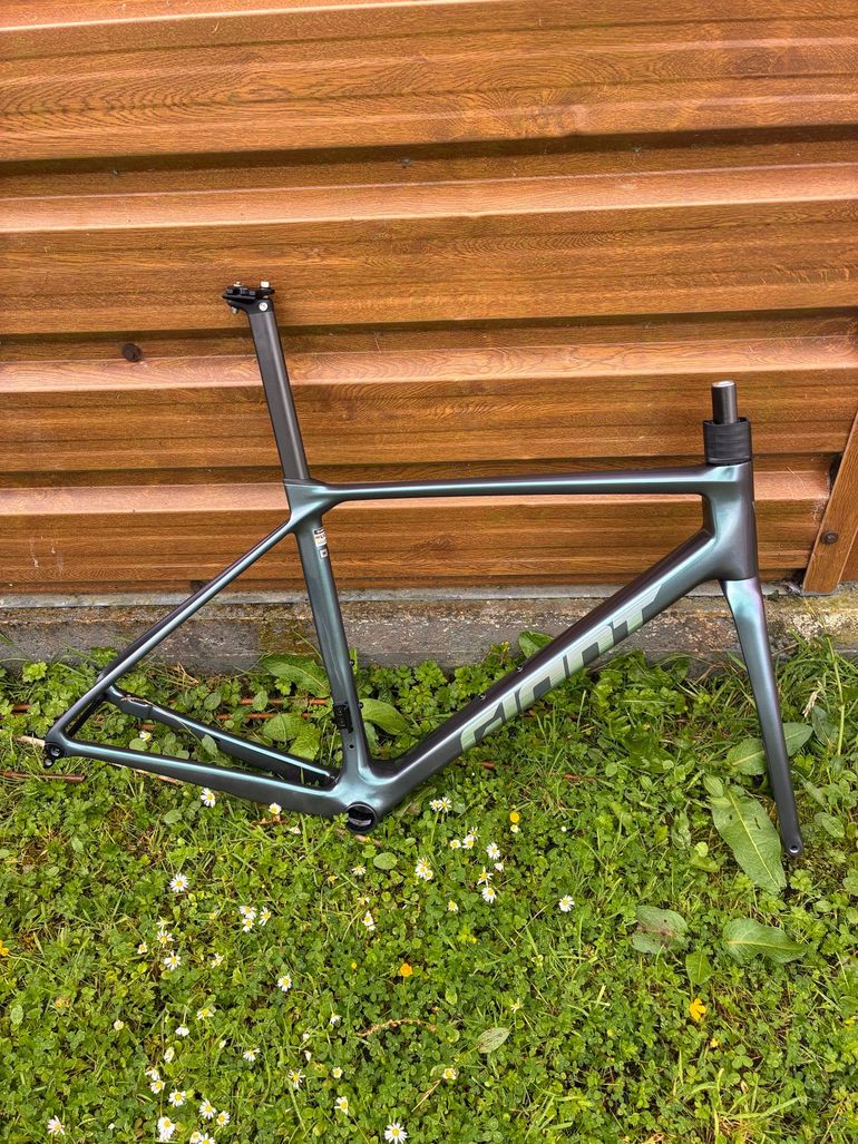 Giant TCR Advanced Pro Frameset 2025 Frameset 2025 Road & Gravel de segunda mano, Morado — imagen 1 de 12
