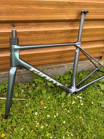 Giant TCR Advanced Pro Frameset 2025 Frameset 2025 Road & Gravel de segunda mano, Morado — imagen 2 de 12