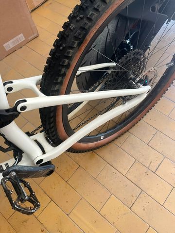 Used Specialized Epic EVO Pro 2023 2023 Mountainbike, White, 29 — image 9 of 11