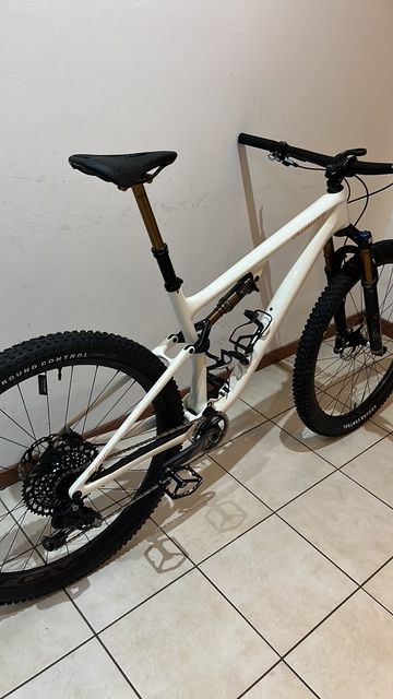 Used Specialized Epic EVO Pro 2023 2023 Mountainbike, White, 29 — image 2 of 11