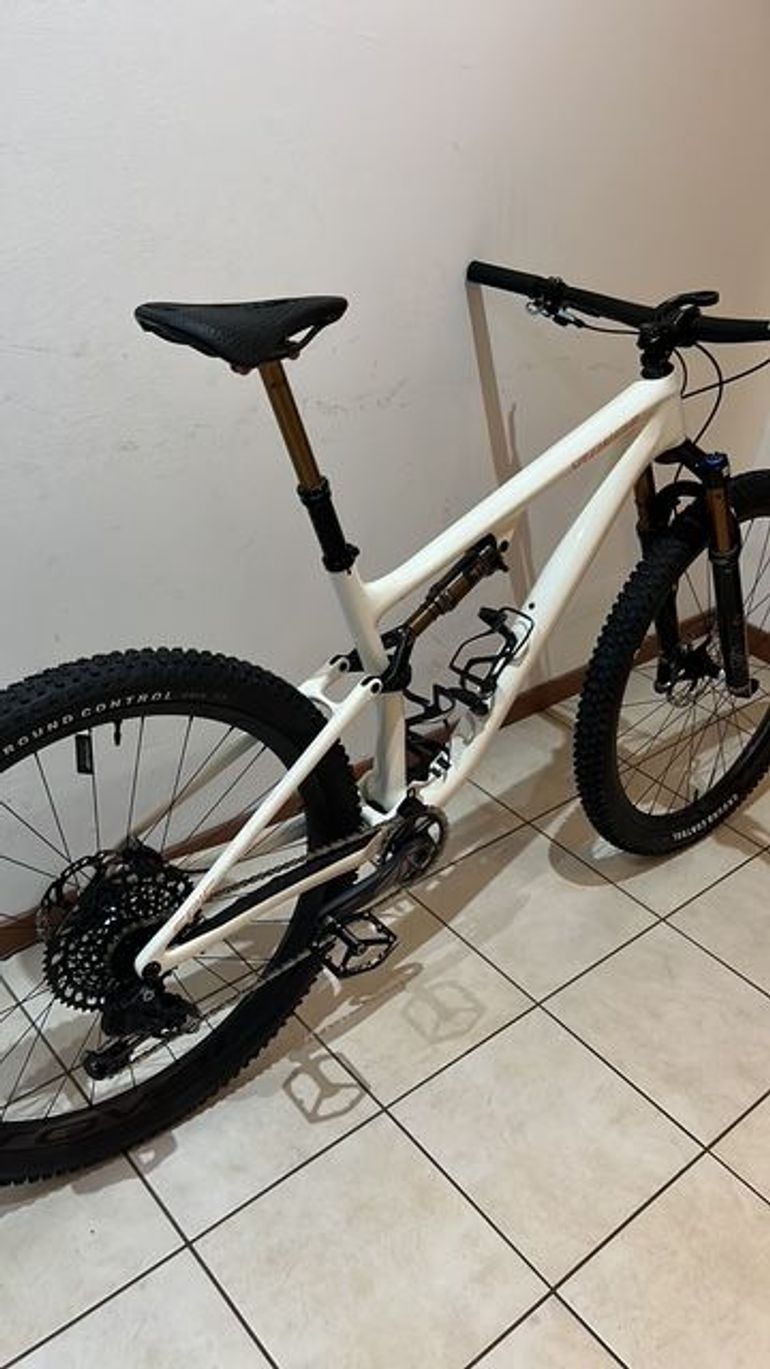 Used Specialized Epic EVO Pro 2023 2023 Mountainbike, White, 29 — image 2 of 3