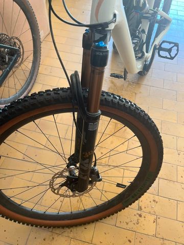 Used Specialized Epic EVO Pro 2023 2023 Mountainbike, White, 29 — image 8 of 11