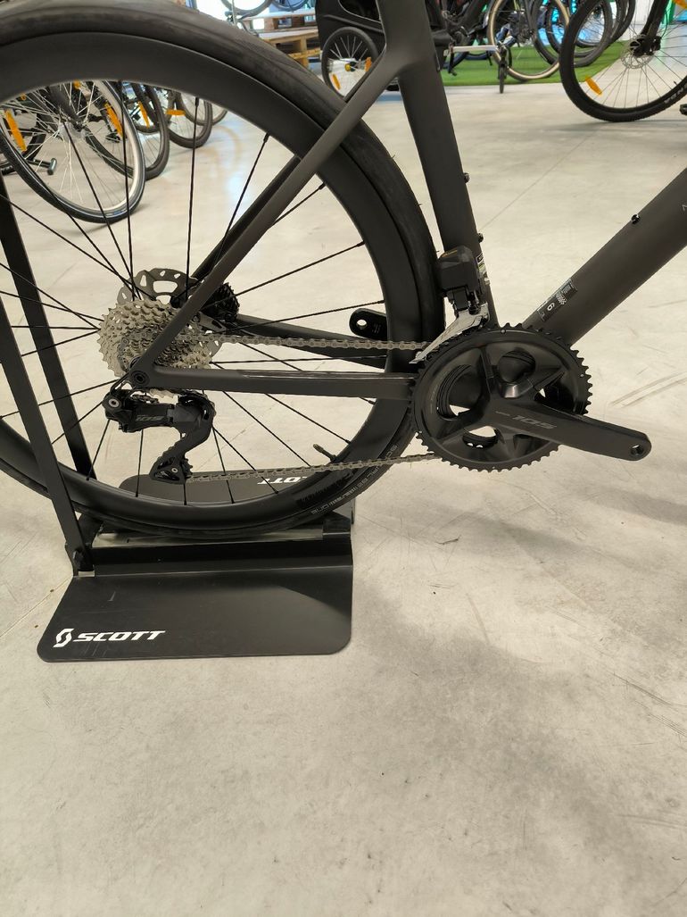 Scott Addict RC 30 2025 2025 Road & Gravel d'occasion — image 3 sur 3