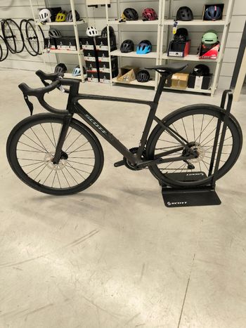 Scott Addict RC 30 2025 2025 Road & Gravel d'occasion — image 2 sur 3