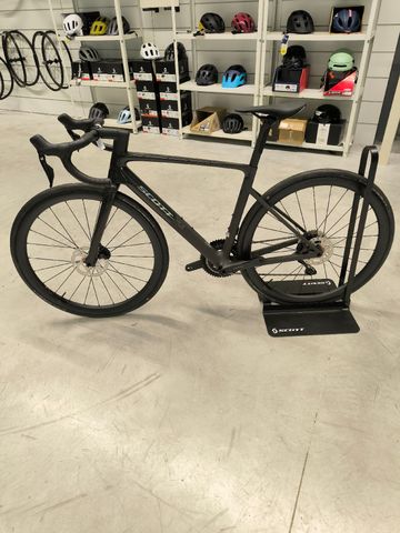 Tweedehands Scott Addict RC 30 2025 2025 Road & Gravel — afbeelding 2 van 3