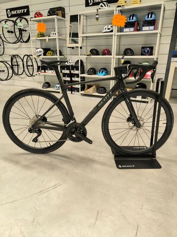 Scott Addict RC 30 2025 2025 Route & Gravel d'occasion