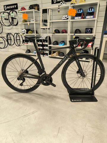 Tweedehands Scott Addict RC 30 2025 2025 Road & Gravel — afbeelding 1 van 3