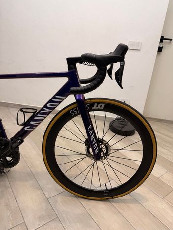 Canyon Ultimate CFR Di2 Aero 2023 2023 Road & Gravel d'occasion — image 5 sur 9