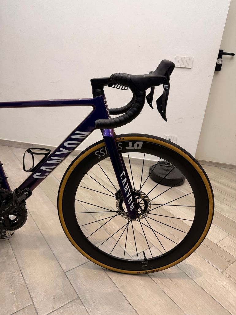 Canyon Ultimate CFR Di2 Aero 2023 2023 Road & Gravel d'occasion — image 5 sur 9