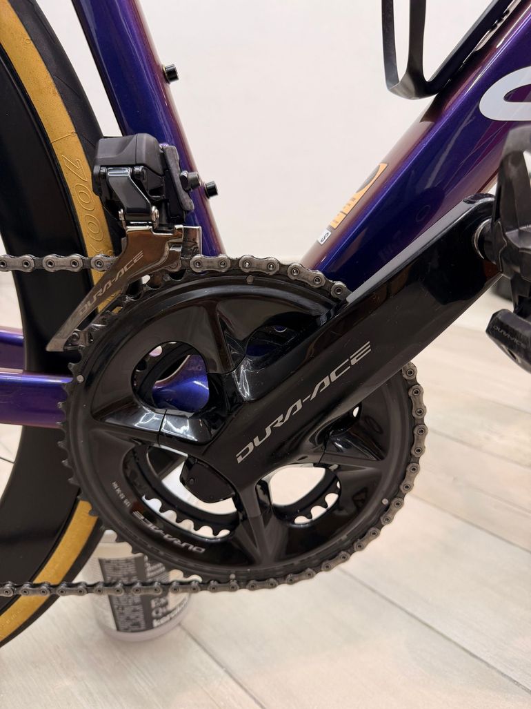 Canyon Ultimate CFR Di2 Aero 2023 2023 Road & Gravel d'occasion — image 3 sur 9