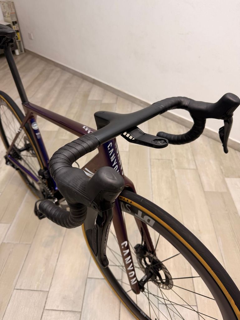 Canyon Ultimate CFR Di2 Aero 2023 2023 Road & Gravel d'occasion — image 7 sur 9