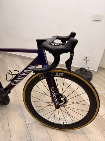Canyon Ultimate CFR Di2 Aero 2023 2023 Road & Gravel d'occasion — image 6 sur 9