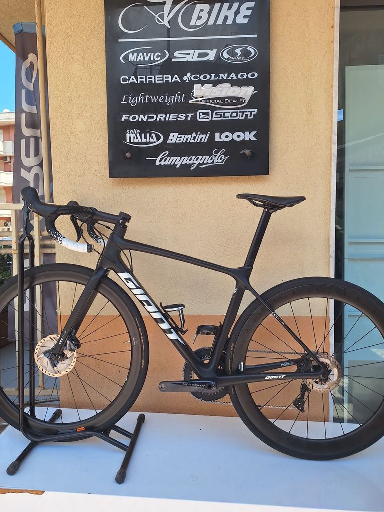 Used Giant TCR Advanced Pro Team Disc 2021 2021 Road & Gravel, Black — image 2 of 24