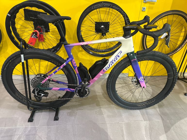 Wilier Rave SLR ID2 SRAM RED XPLR AXS E1 1x13S 2026 2026 Road & Gravel d'occasion — image 2 sur 6