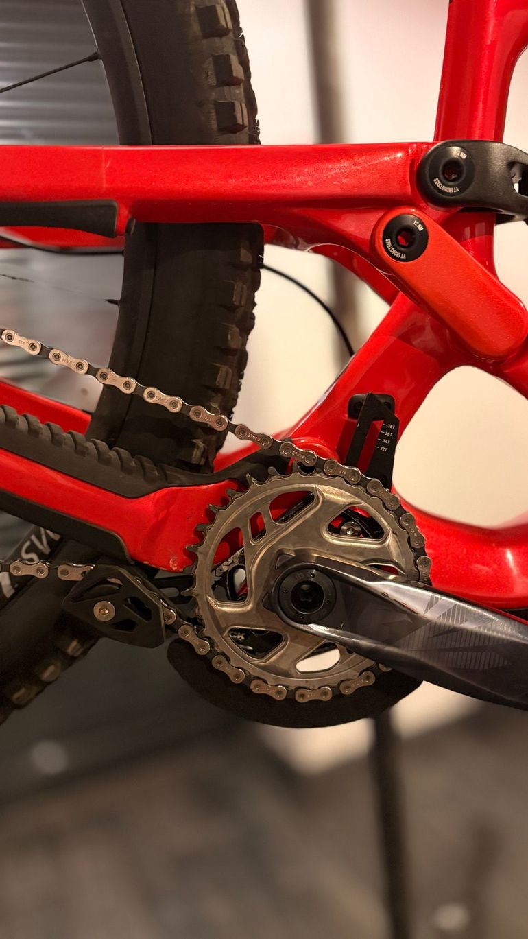 Used YT Capra Core 3 2024 2024 Mountainbike, Red — image 9 of 12