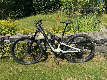 Rocky Mountain Instinct Carbon 50 2024 2024 Mountainbike usato, Grigio chiaro — immagine 2 di 7