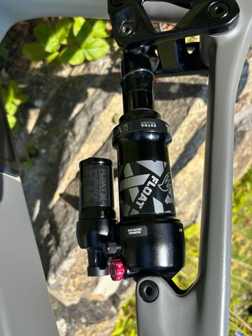Rocky Mountain Instinct Carbon 50 2024 2024 Mountainbike usato, Grigio chiaro — immagine 7 di 7