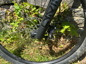 Rocky Mountain Instinct Carbon 50 2024 2024 Mountainbike usato, Grigio chiaro — immagine 5 di 7