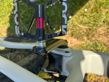 Rocky Mountain Instinct Carbon 50 2024 2024 Mountainbike usato, Grigio chiaro — immagine 4 di 7