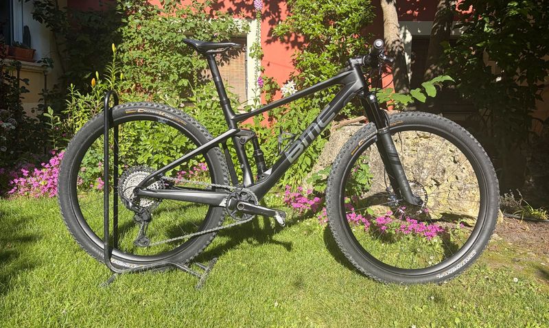 Used BMC Fourstroke 01 THREE 2022 2022 Mountainbike, Black — image 1 of 4