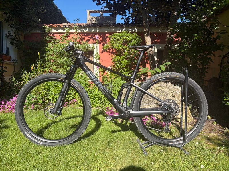 Used BMC Fourstroke 01 THREE 2022 2022 Mountainbike, Black — image 2 of 4