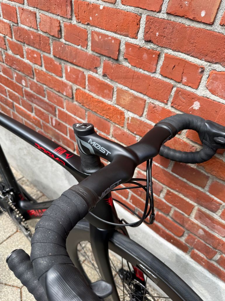 Used Pinarello Dogma Campagnolo Chorus 2024 Road & Gravel, Black — image 7 of 13
