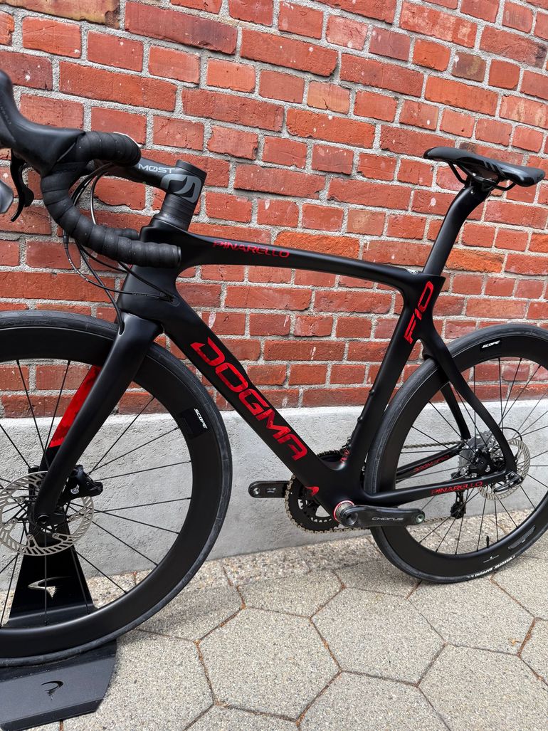 Used Pinarello Dogma Campagnolo Chorus 2024 Road & Gravel, Black — image 11 of 13