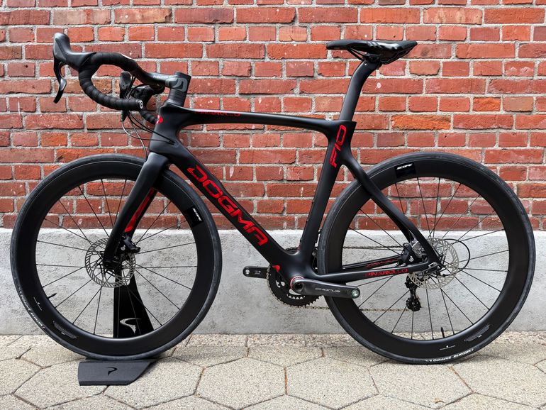 Used Pinarello Dogma Campagnolo Chorus 2024 Road & Gravel, Black — image 10 of 13