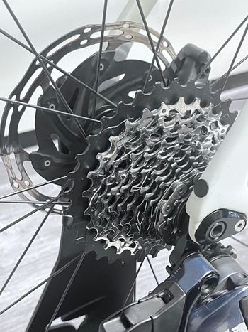 Used Pinarello DOGMA F12 RED ETAP AXS Disc 2022 2022 Road & Gravel, Light Gray — image 7 of 15