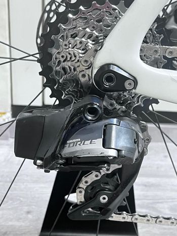 Used Pinarello DOGMA F12 RED ETAP AXS Disc 2022 2022 Road & Gravel, Light Gray — image 6 of 15