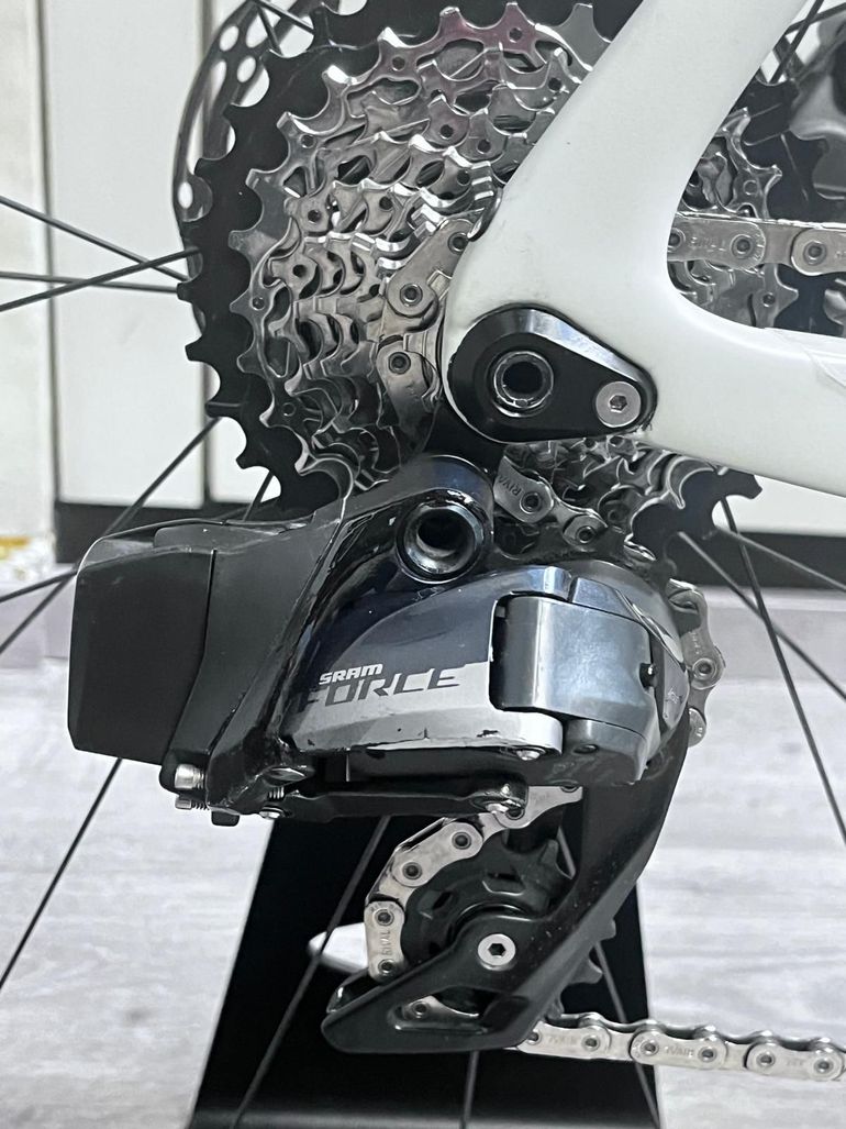 Used Pinarello DOGMA F12 RED ETAP AXS Disc 2022 2022 Road & Gravel, Light Gray — image 6 of 15