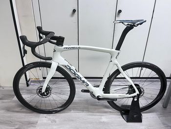 Used Pinarello DOGMA F12 RED ETAP AXS Disc 2022 2022 Road & Gravel, Light Gray — image 15 of 15