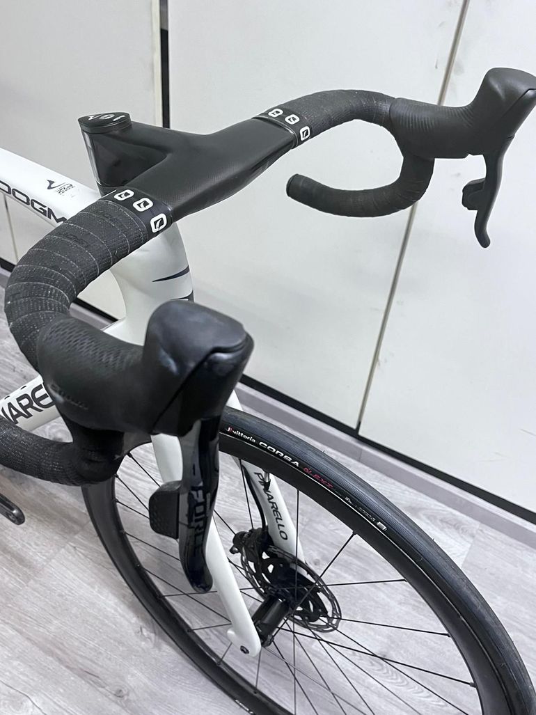 Used Pinarello DOGMA F12 RED ETAP AXS Disc 2022 2022 Road & Gravel, Light Gray — image 5 of 15