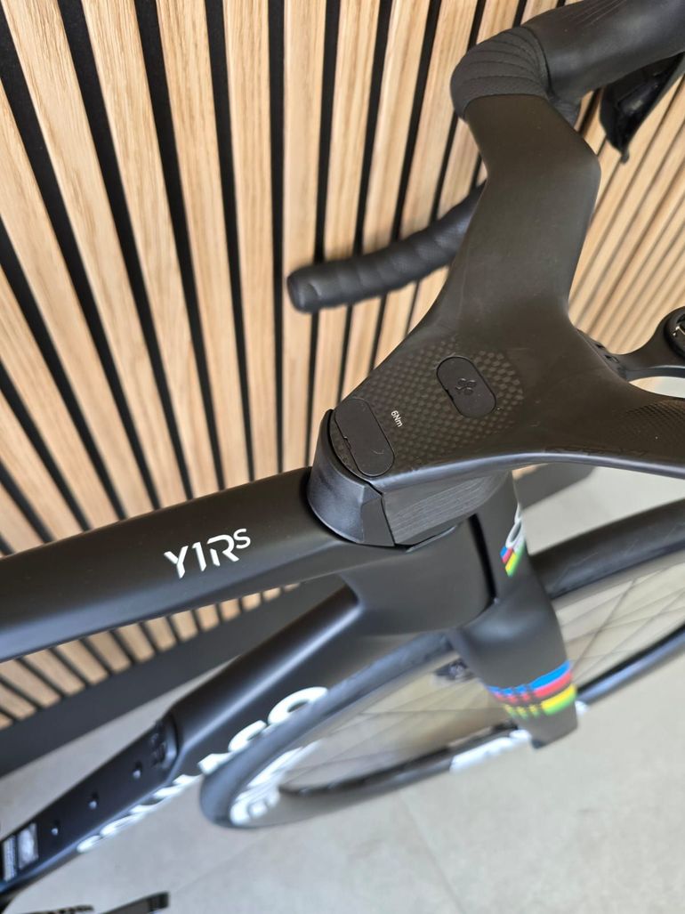 Colnago Y1Rs Shimano Dura Ace Di2 2026 2026 Road & Gravel d'occasion — image 2 sur 7
