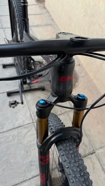 BH LYNX SLS 8.0 2024 2024 Mountainbike usato, Grigio chiaro — immagine 4 di 42